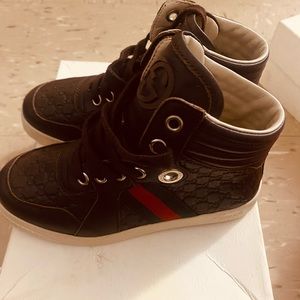 Kids Gucci sneakers excellent condition size 29
